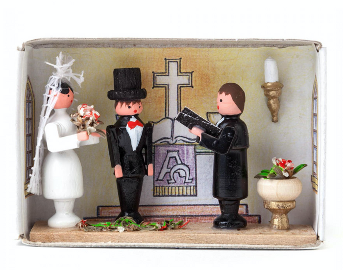 028/094 - Matchbox Scene with Bride & Groom