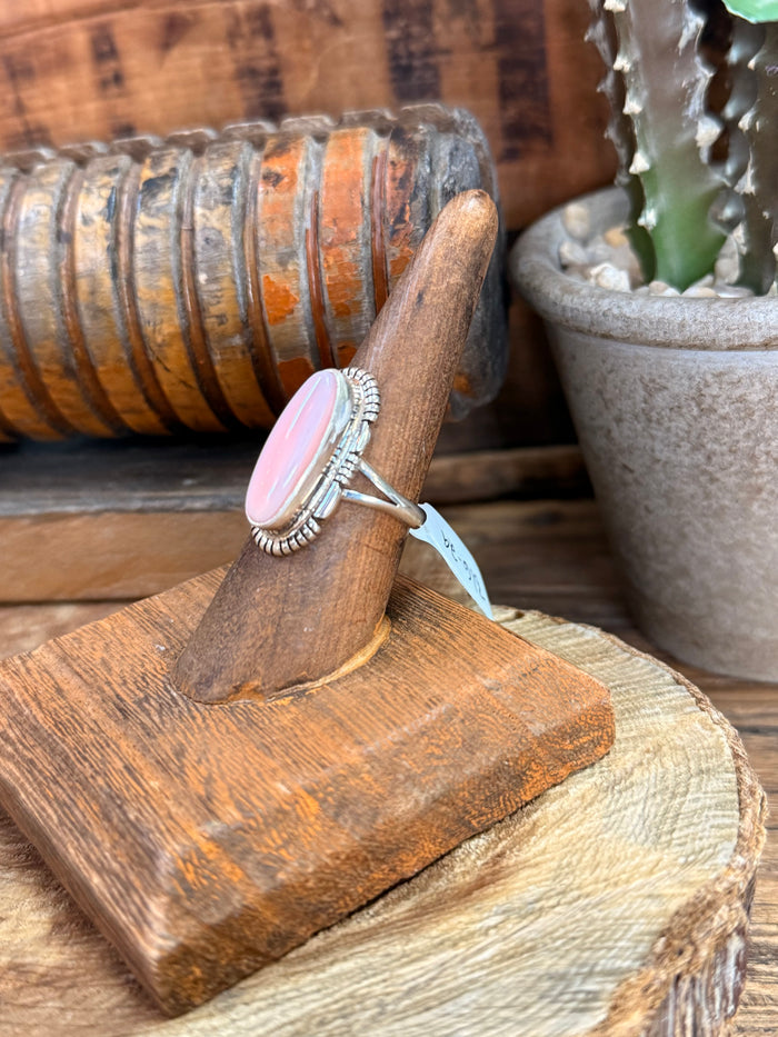Sterling silver ring featuring oval pink conch shell with beaded border, size 7