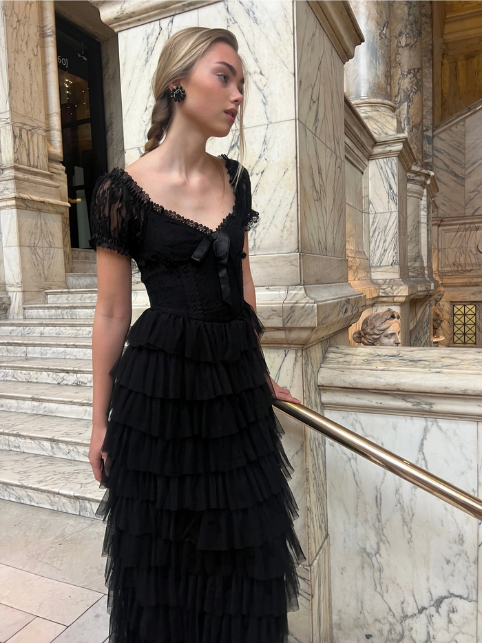 Amy Jane London Black Lace Sweetheart Neck Coquette Sofia Maxi Tulle Dress - House Of Huntington